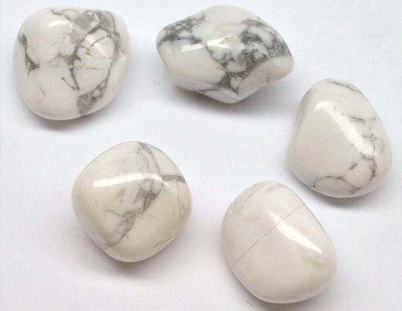 ویژگی سنگ فیروزه سفید چیست؟